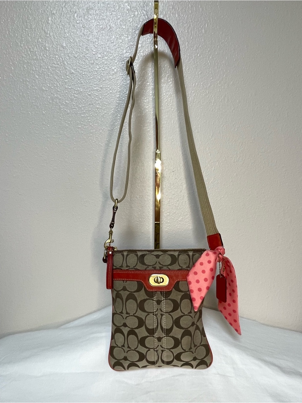 Coach Hamptons Signature Canvas Swingpack Crossbody with Original Twilly & Tag